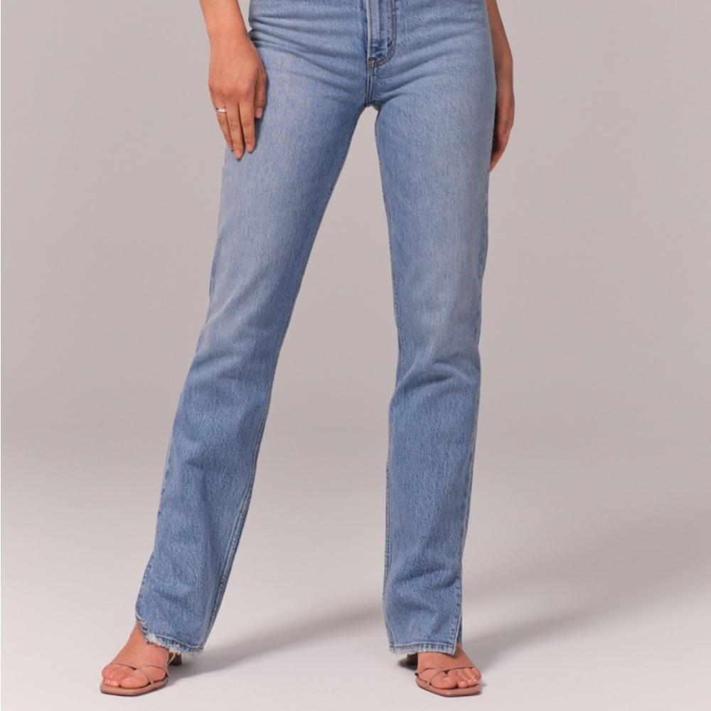 A&F Ultra High Rise 90s Jean Light with Vent Hem
